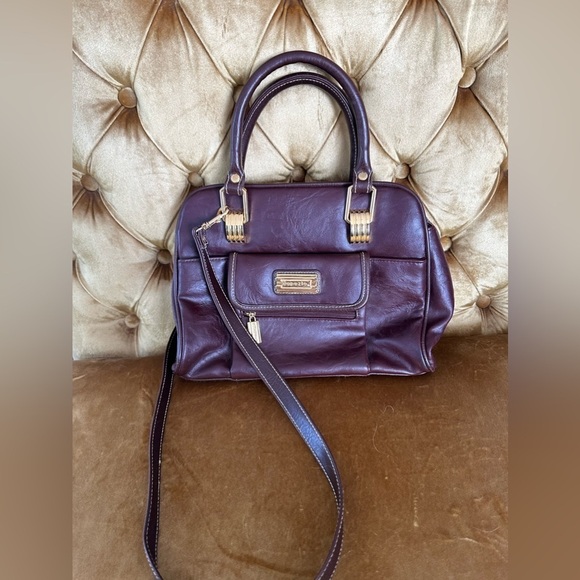 Classic Red/Burgundy Capezio Leather Bag/Purse with Shoulder Crossbody Strap - Picture 8 of 10